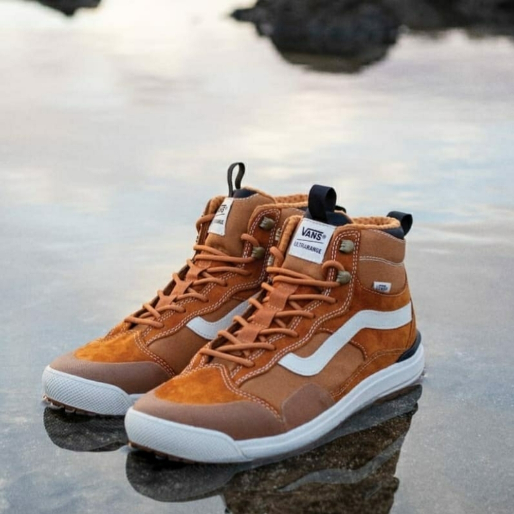 Vans Ultrarange EXO HI Pumpkin Spice 9.5, Water Resistant Boots